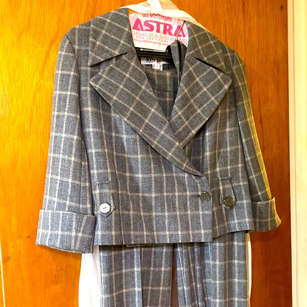 Kensie suit